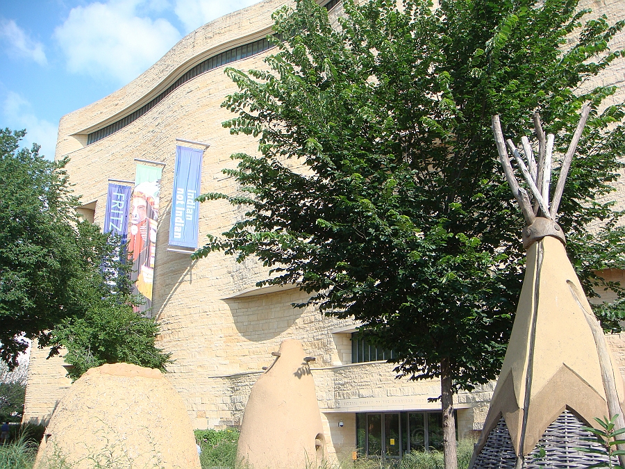 Washington DC [2009 July 04] 009.JPG - Scenes from The National Museum of the American Indian